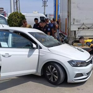 inegolde tira carpan otomobilin surucusu agir yaralandi p5Q242PQ