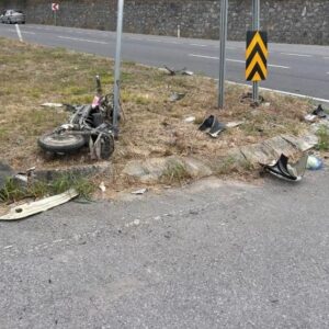 otomobil ile elektrikli bisiklet carpisti 1 olu WvjccJqK