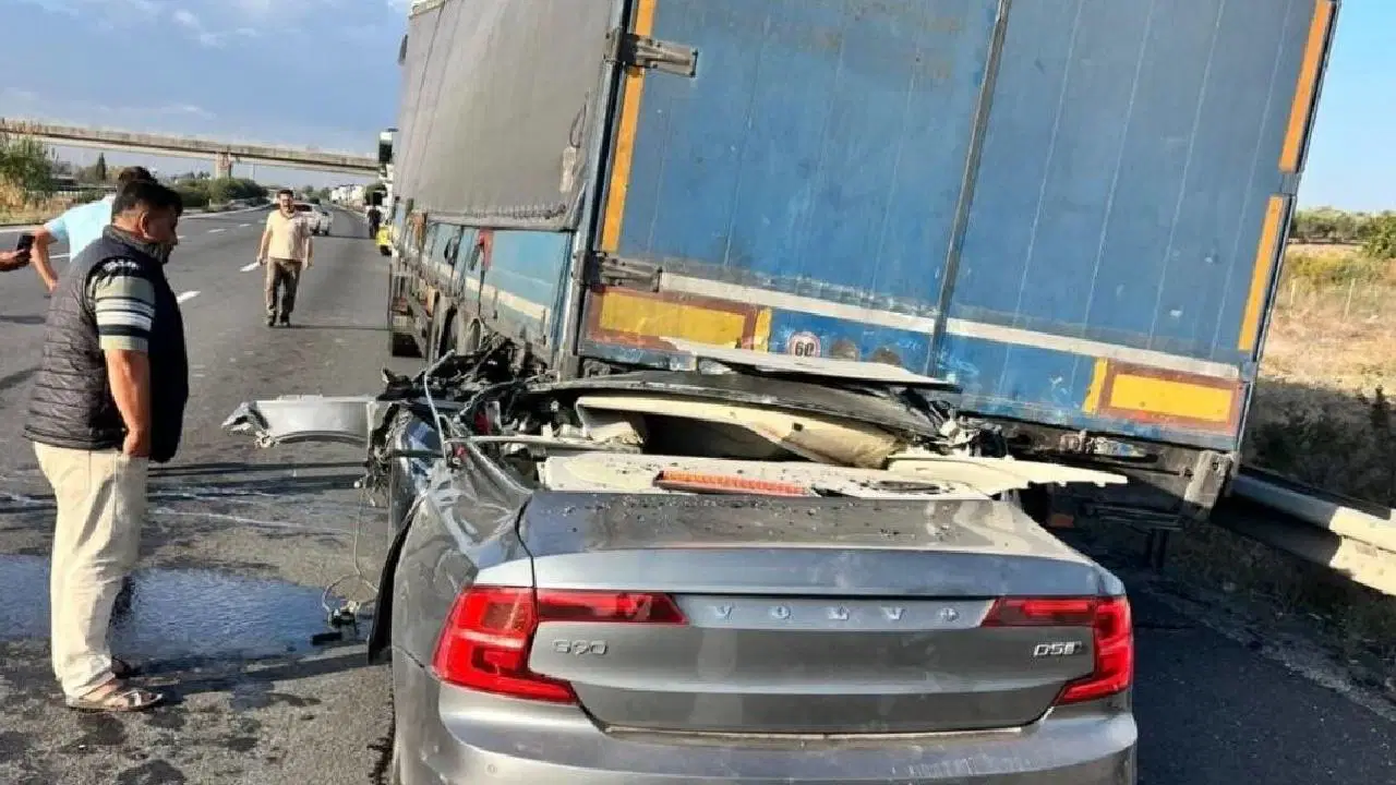 adanada korkunc kaza tira carpan surucu feci sekilde can verdi tncqpFRa.jpg