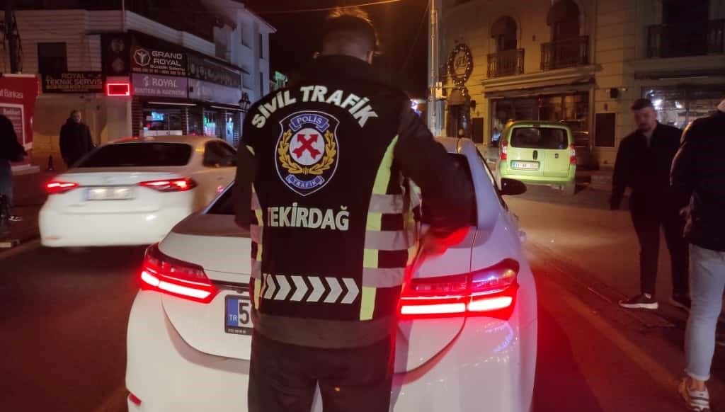 alkollu surucu sivil polisi vale saninca yakalandi 54JaDQei.jpg