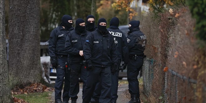 almanyada tatbikati gercek sandilar polis ile asker catisti 4fe6O1T7.jpg