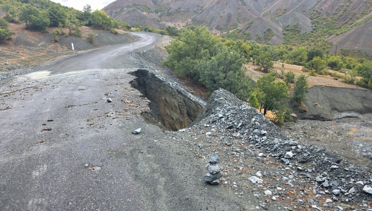 elazigda koy yolunda cokme YtznCEQ9.jpg