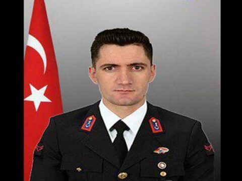 Hali saha macinda kalp krizi geciren uzman cavus yasamini yitirdi 3lJx5bRU