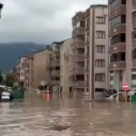 Saganak bir anda bastirdi 150den fazla ev ve is yerini su basti 6Hnkrl4x