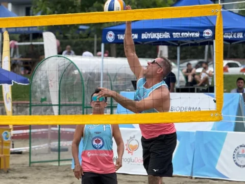 Trabzonda plaj voleybolu turnuvasi basliyor gufs8nGC